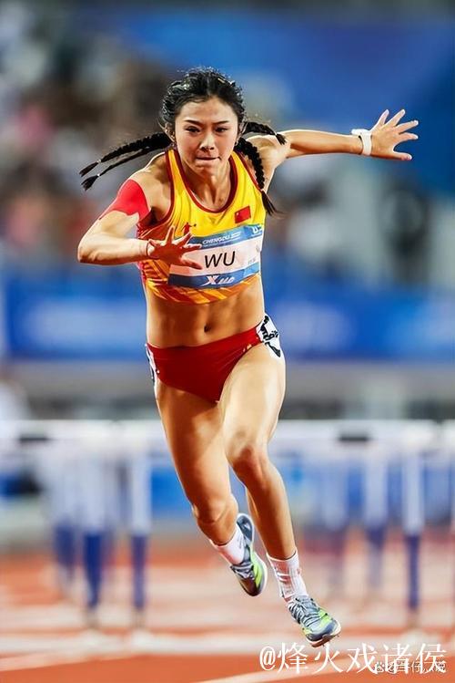 吴艳妮以12秒98摘得头名，晋级全运会女子100米栏决赛